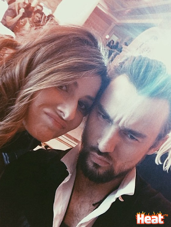 Сначала ведущими программы были Алан и Жанна Бадоевы, однако уже во втором сезоне Алана сменил Андрей Бедняков