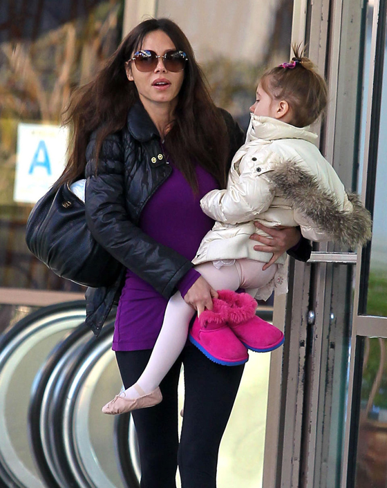 Оксана Григорьева с дочерью от Мела Гибсона четырехлетней Лючией