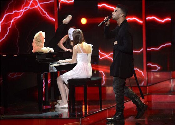 "Темная лошадка" евроконкурса - венгерский певец Калай Сандерс