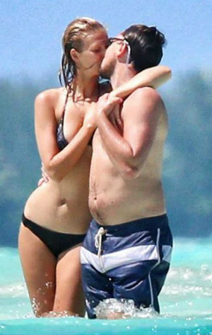 Көкіректі қыздардың фотогалереясы