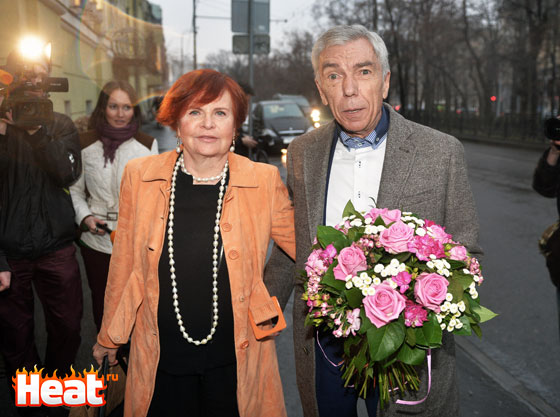Телеведущий Юрий Николаев с супругой
