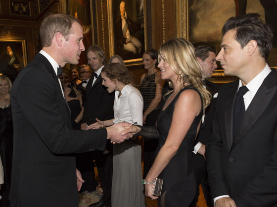 Кейт Мосс приветствует принца Уильяма