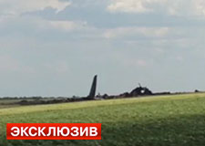 Солдаты нацгвардии, забрав тела погибших, бросили обломки Ил-76