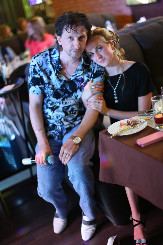 Именинница с отцом Владимиром Шурочкиным