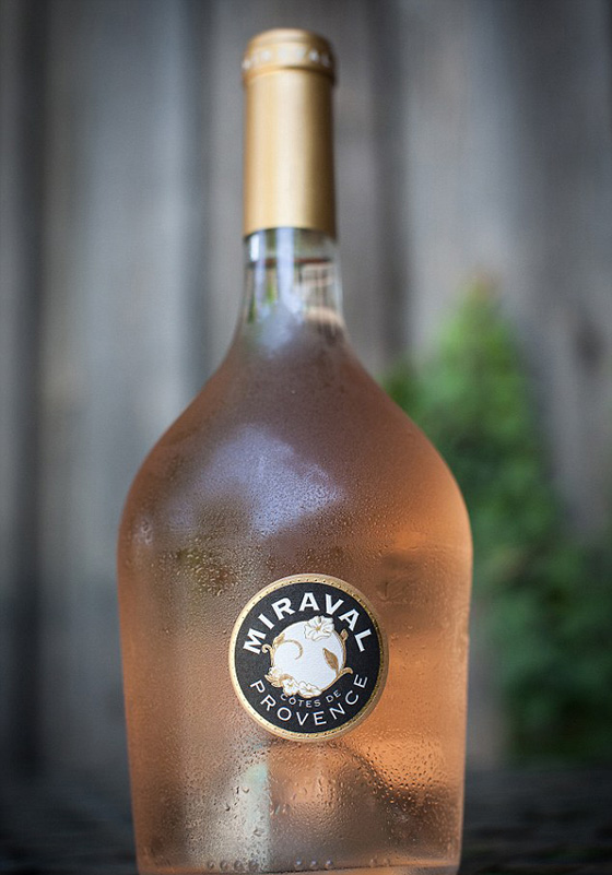 ... Джоли и Питт производят собственное розовое вино