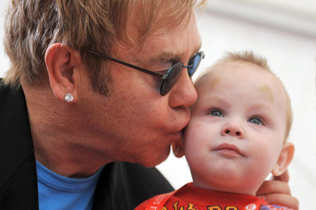 Элтон Джон и Лев Агеев в Мариуполе. 2009 год