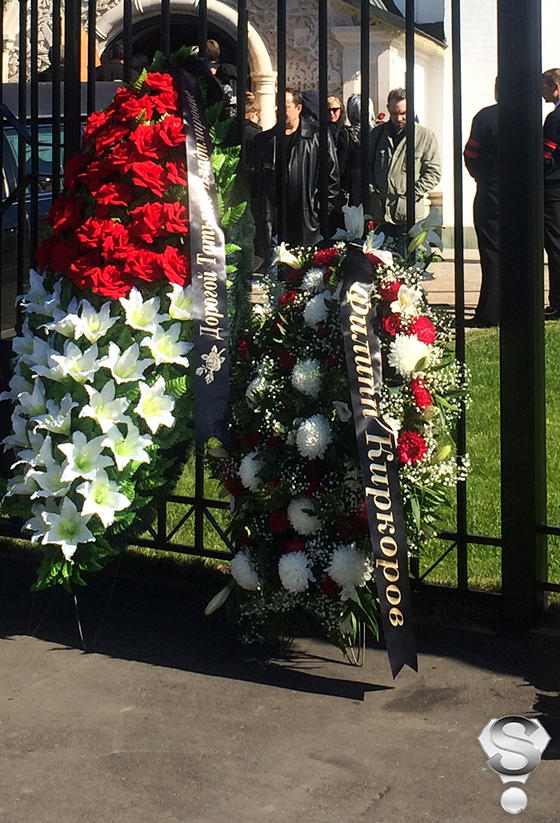 На кладбище привезли венок от Филиппа Киркорова