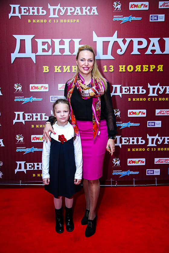 Телеведущая Алла Довлатова с дочкой