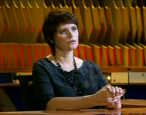 Обручальное кольцо Авдотья Смирнова продемонстрировала в программе &laquo;Познер&raquo;