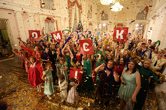 В новогоднем флэшмобе приняли участие жители семи городов России