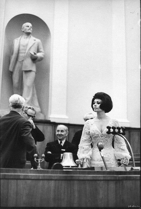 Софи Лорен в зале заседания Верховного совета СССР