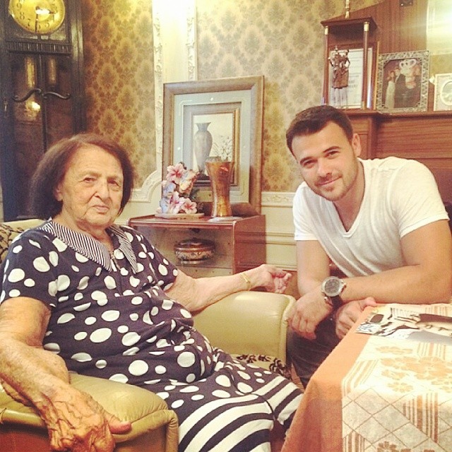 Эмин Агаларов с бабушкой