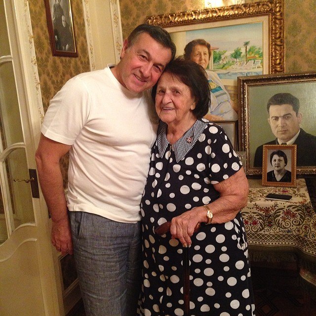 Бизнесмен Арас Агаларов с матерью