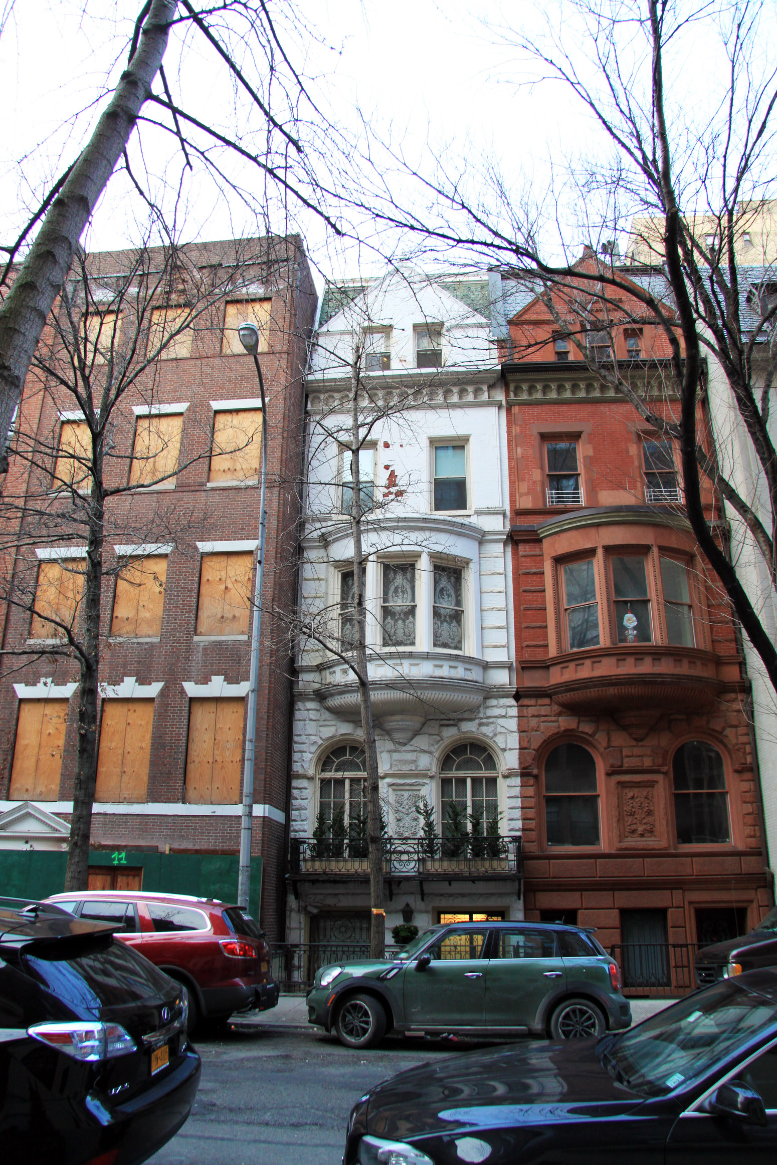 Абрамович купил три дома в одном из элитных районов Нью-Йорка