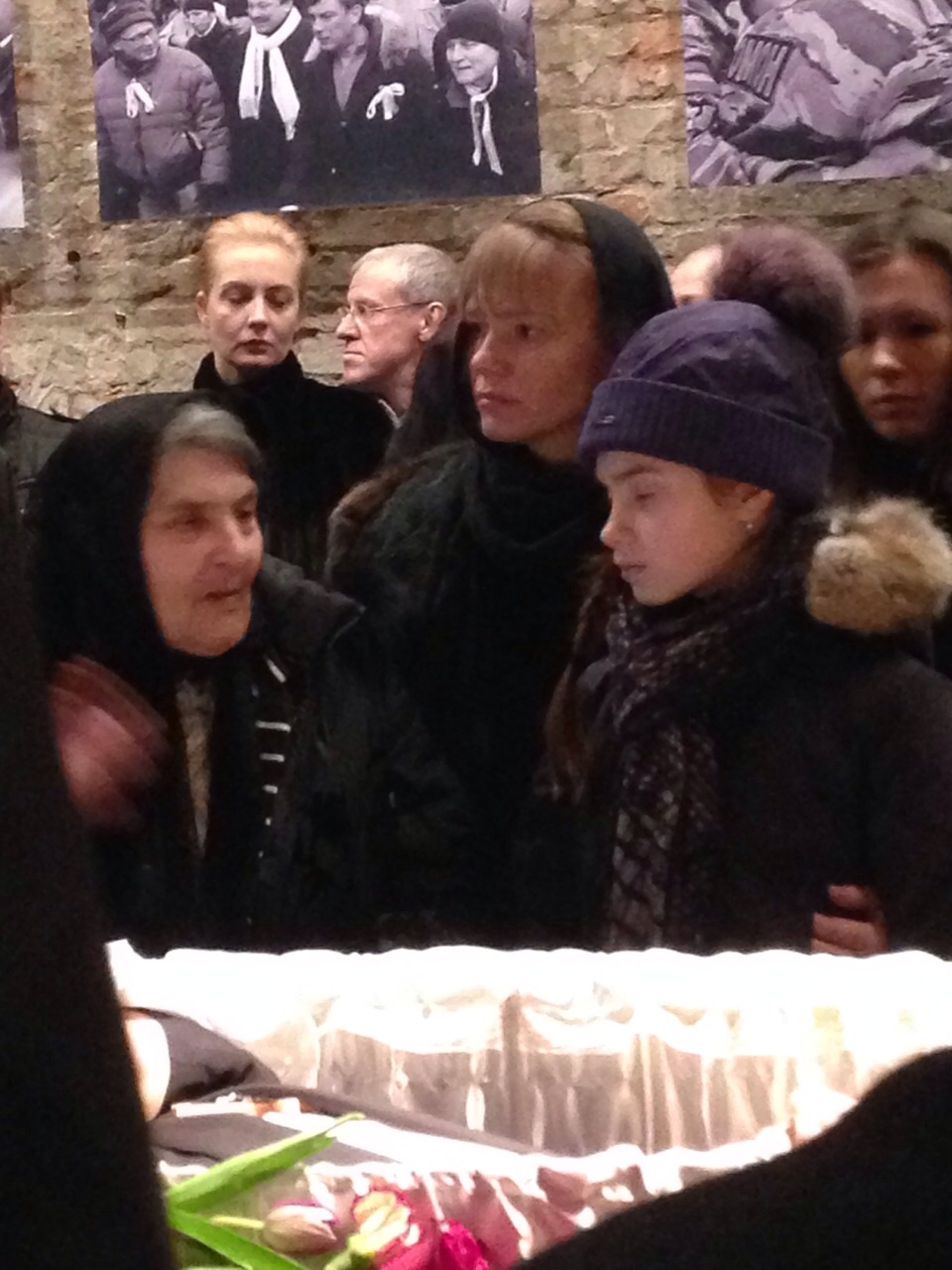 Жена навального была на похоронах мужа. Похороны Дины Яковлевны Немцовой.
