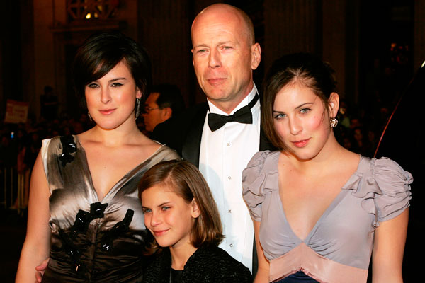 Брюс Уиллис с дочками Румер, Таллулой и Скаут