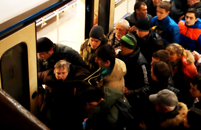 Единственный пассажир в самолете. Фанаты переворачивают автобус. Пассажиры спасли жизнь малышу на борту самолёта. Дтп с автобусом в г ижевск 9 маршрута. Спасение людей в метро.