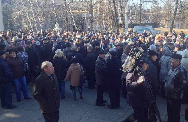 Сотрудники Харьковского авиазавода на митинге требуют выдать зарплату