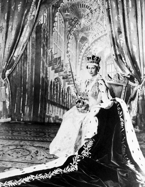 Королева Елизавета во время коронации (1953 год)