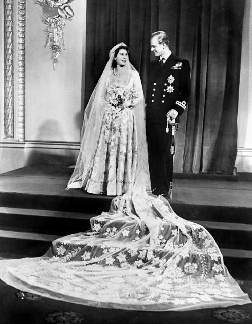 Королева на свадьбе с Филиппом Эдинбургским