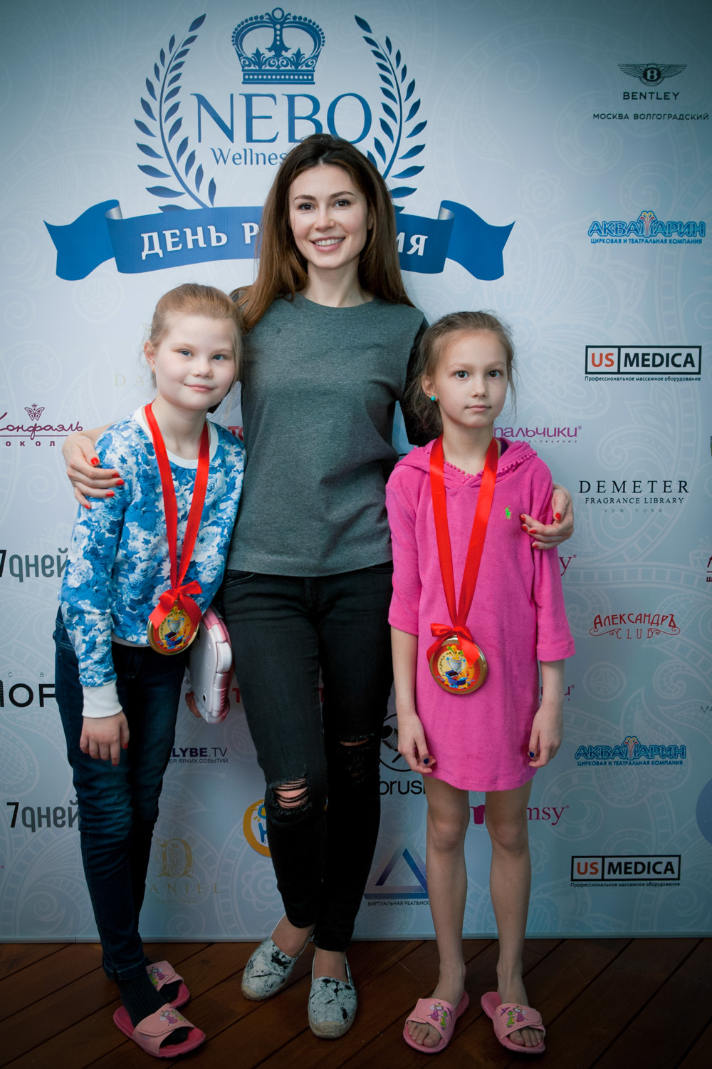 Телеведущая Ольга Ушакова с детьми