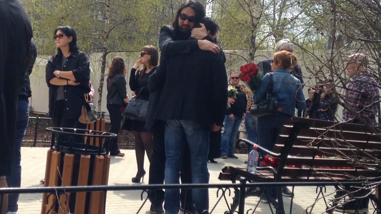 На прощание с Батырханом Шукеновым в Москву пришел только его брат