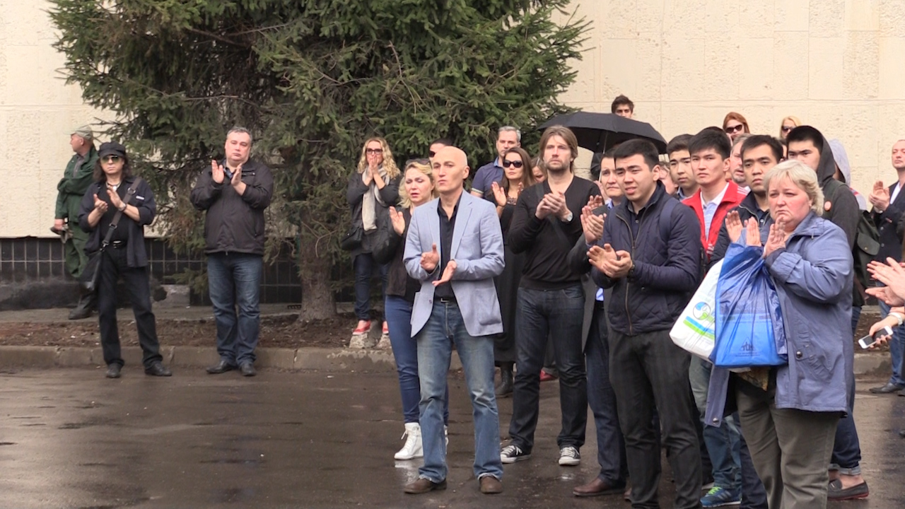 В последний путь музыканта проводили аплодисментами