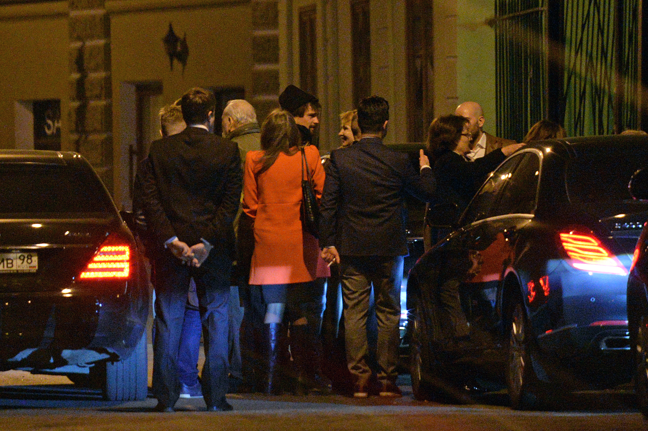 Данила Козловский покинул ресторан после полуночи