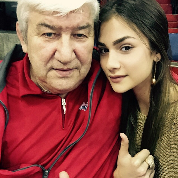 Анастасия Шубская с отцом хоккеиста &mdash; Михаилом Овечкиным