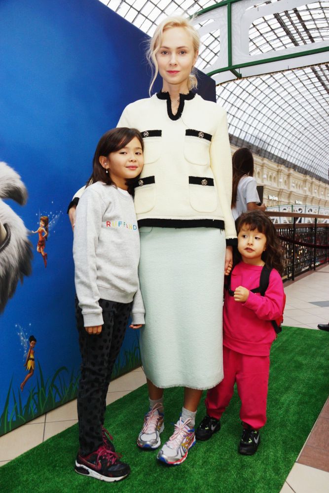 Ольга Карпуть с дочерьми Сашей и Соней