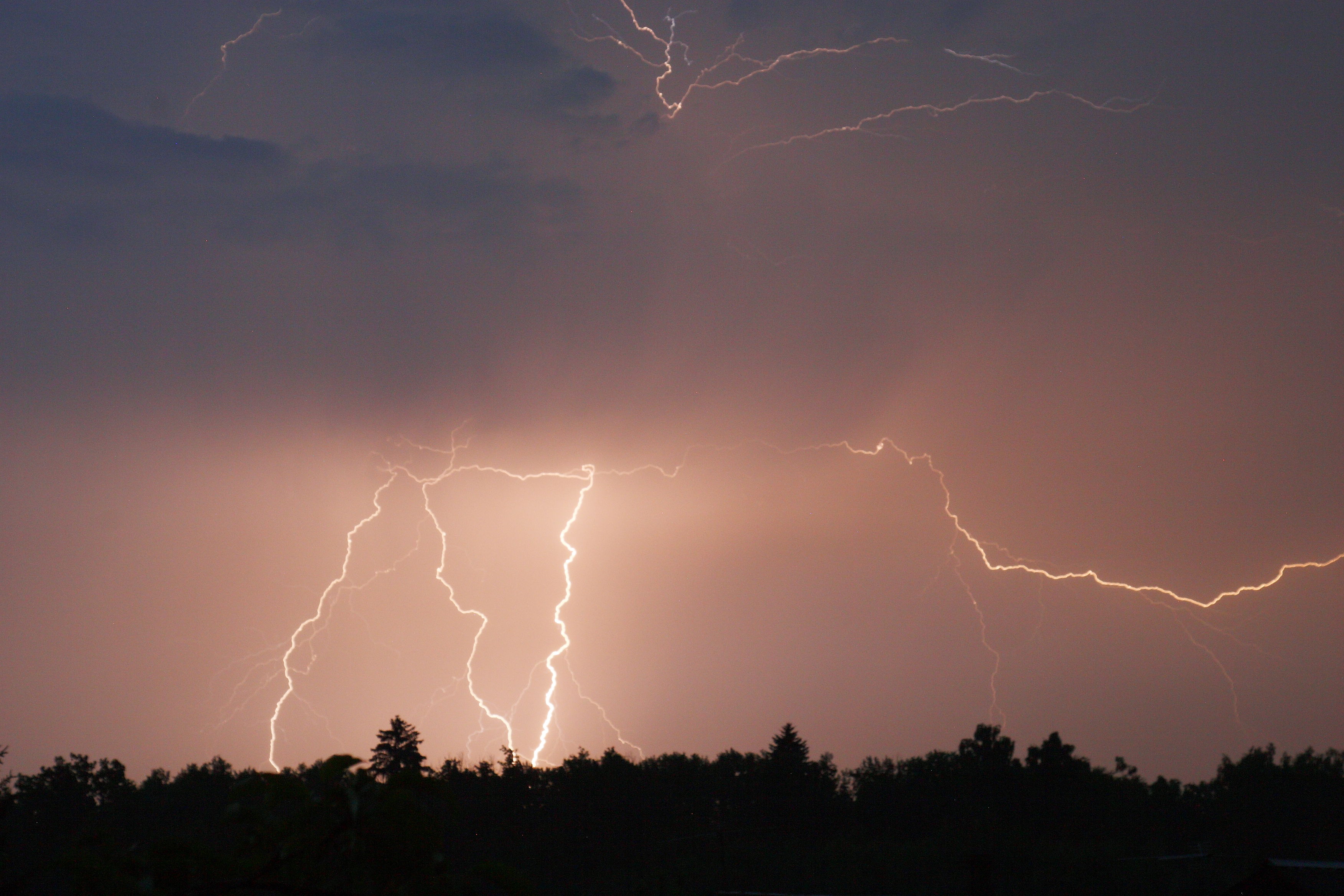Ливни и грозы надвигаются на Петербург и область