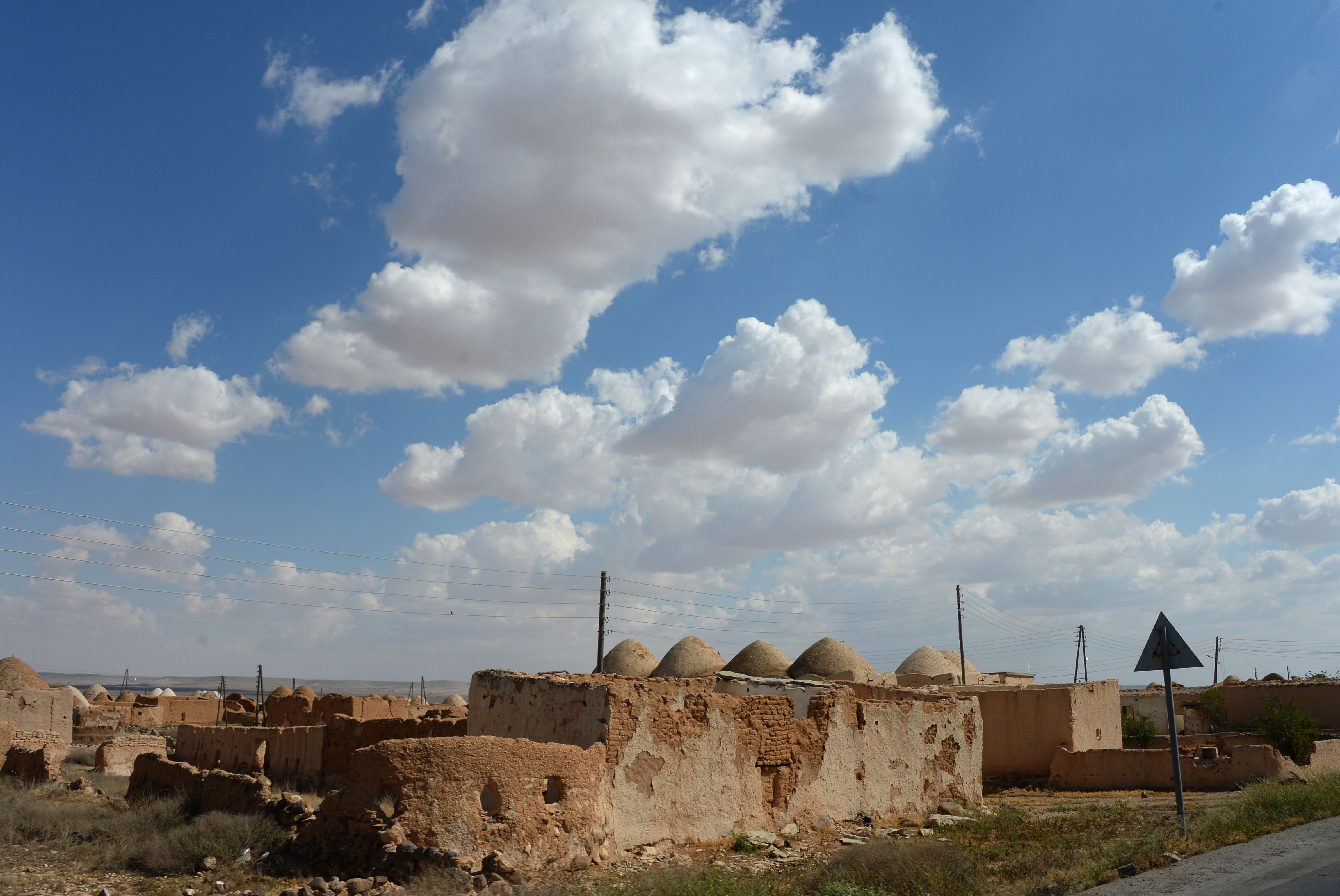 Дер хан. Сирийская деревня. Сирийские деревни фото. Древние дома в Сирии деревня. Небольшие сирийские деревни.