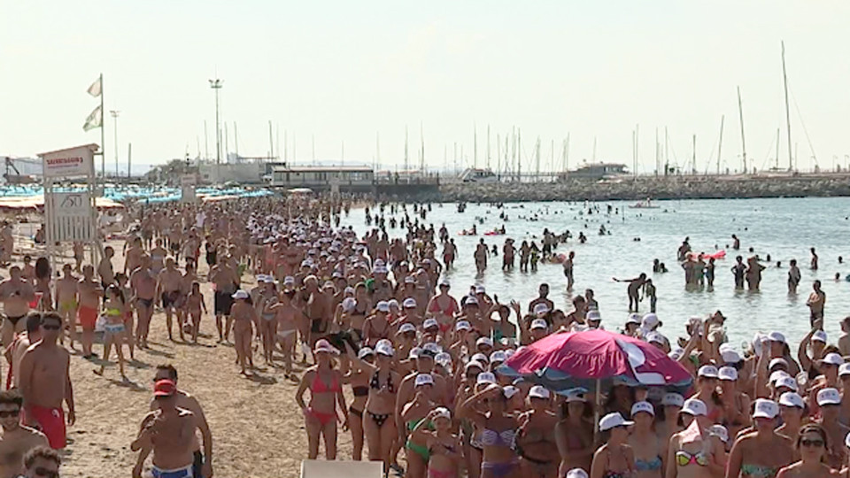 Красотка Хайди Клум топлесс на пляже в Италии, 2018