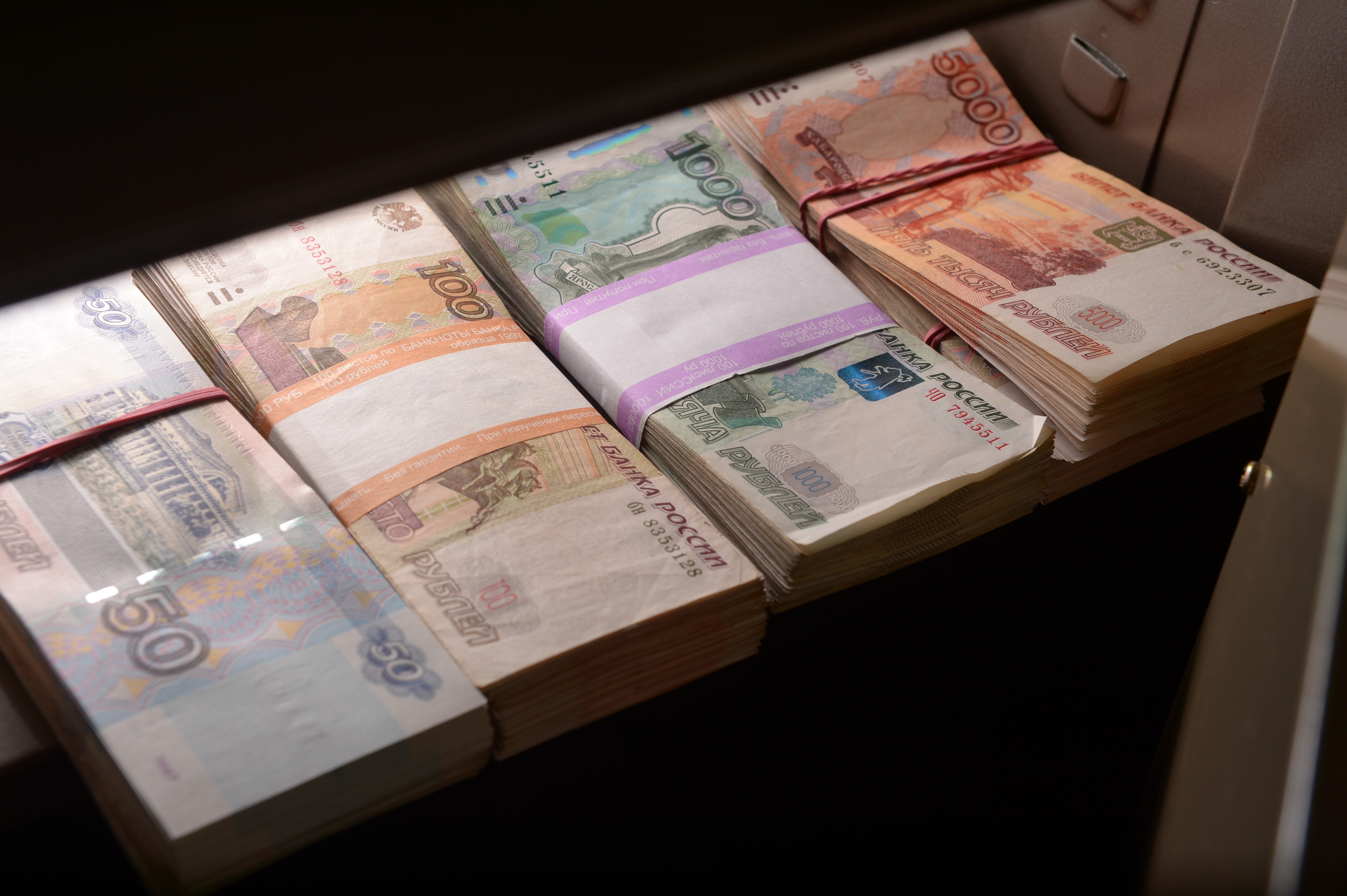 Рубль после 1 апреля. Деньги купюры. Фото купюр. Российские деньги. Фото денежных купюр России.