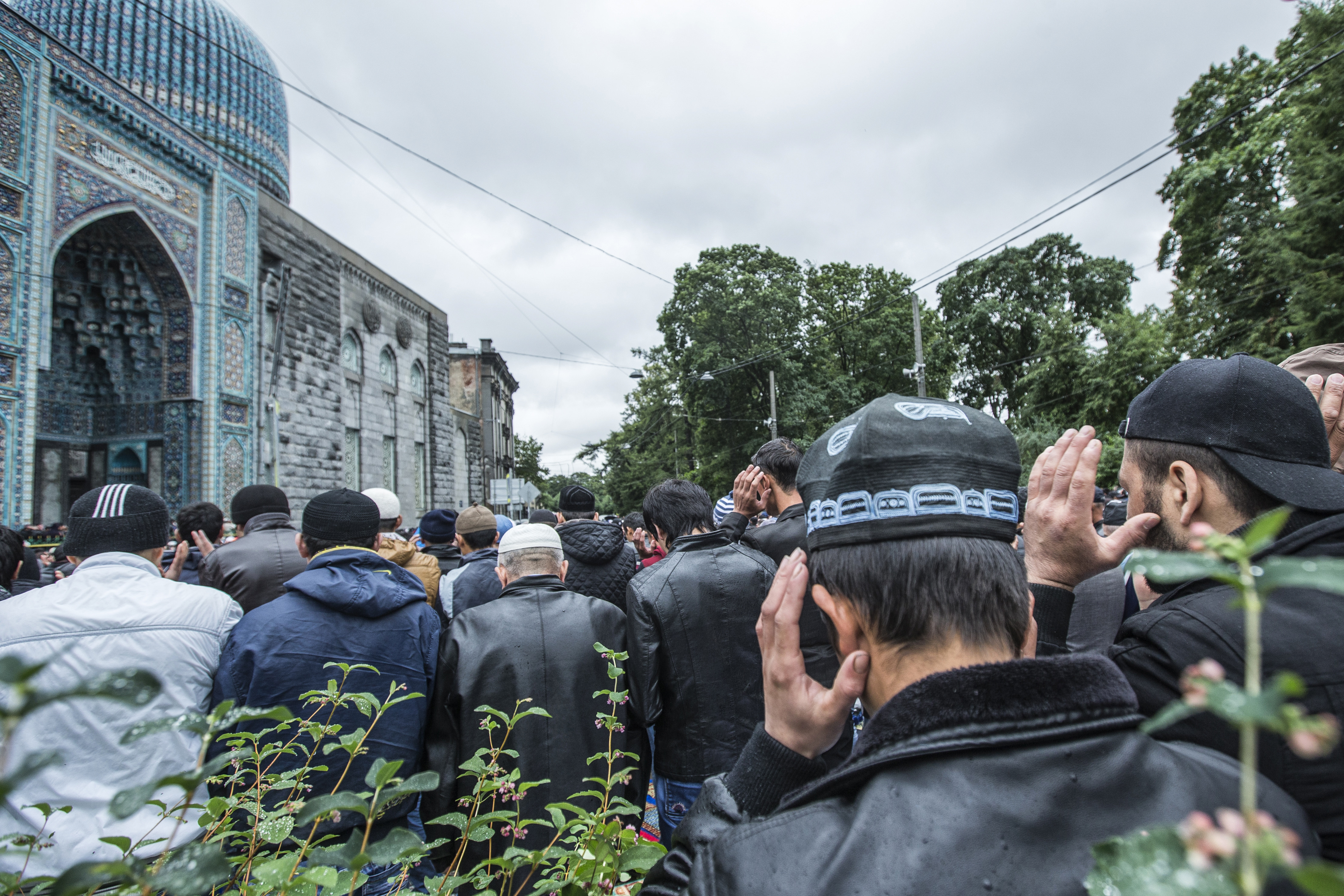 Ураза питер. Курбан мечеть в Санкт-Петербурге на Горьковской. Ураза байрам СПБ мечеть. Ураза байрам Санкт-Петербург мечеть ул.Горьковская. Ураза-байрам в Санкт-Петербурге.