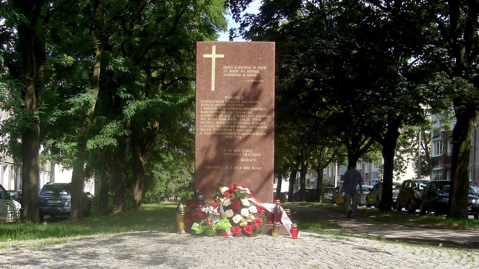 Памятник жертвам волынской резни. Волынская резня памятник. Памятники в Польше жертвам Волыни. Памятники на Волыни полякам погибшим в Волынской резне. Памятник в Польше жертвам Волынской резни.