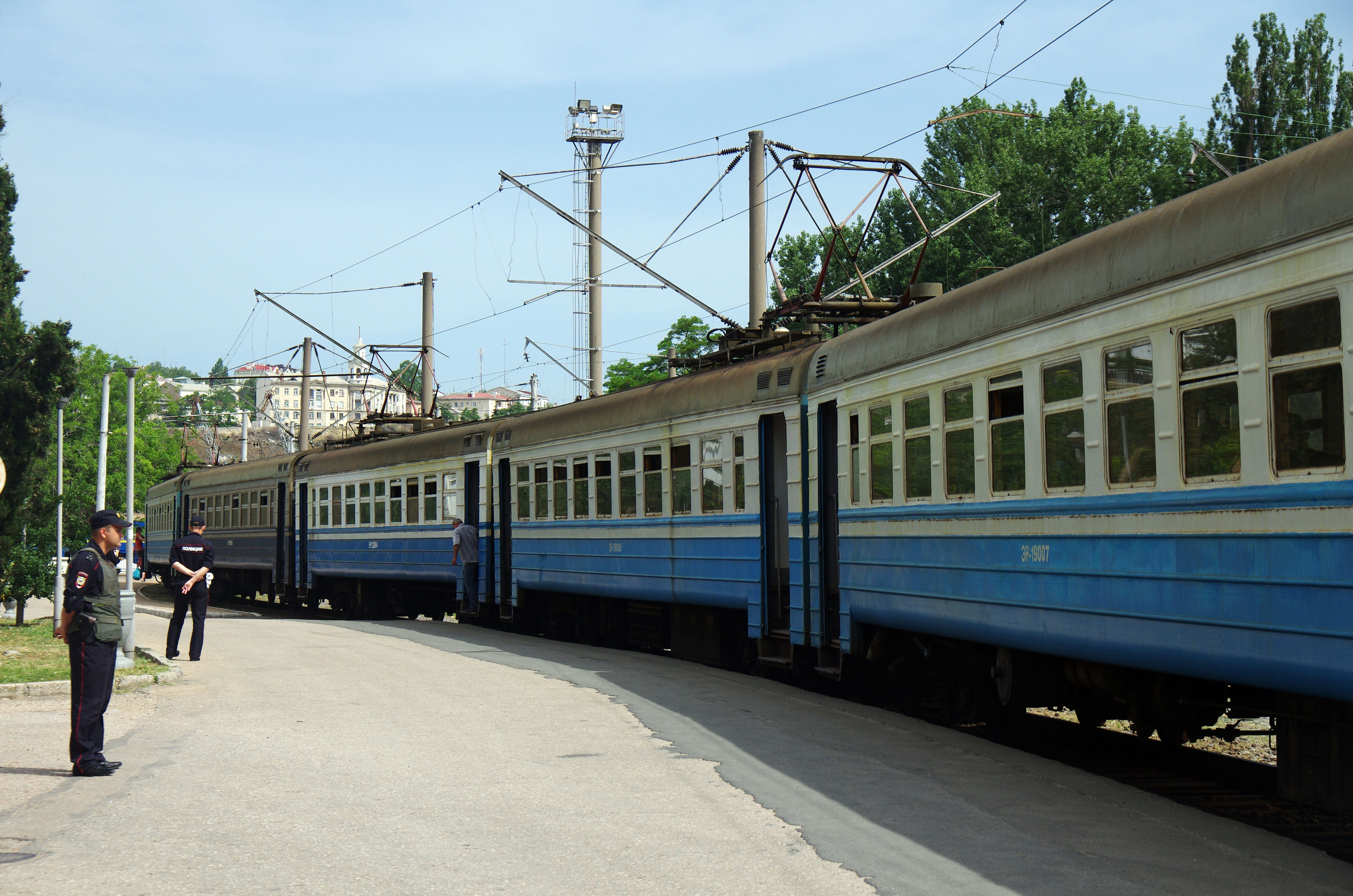 СК проверит обстоятельства гибели ребенка на крыше электропоезда в  Подмосковье