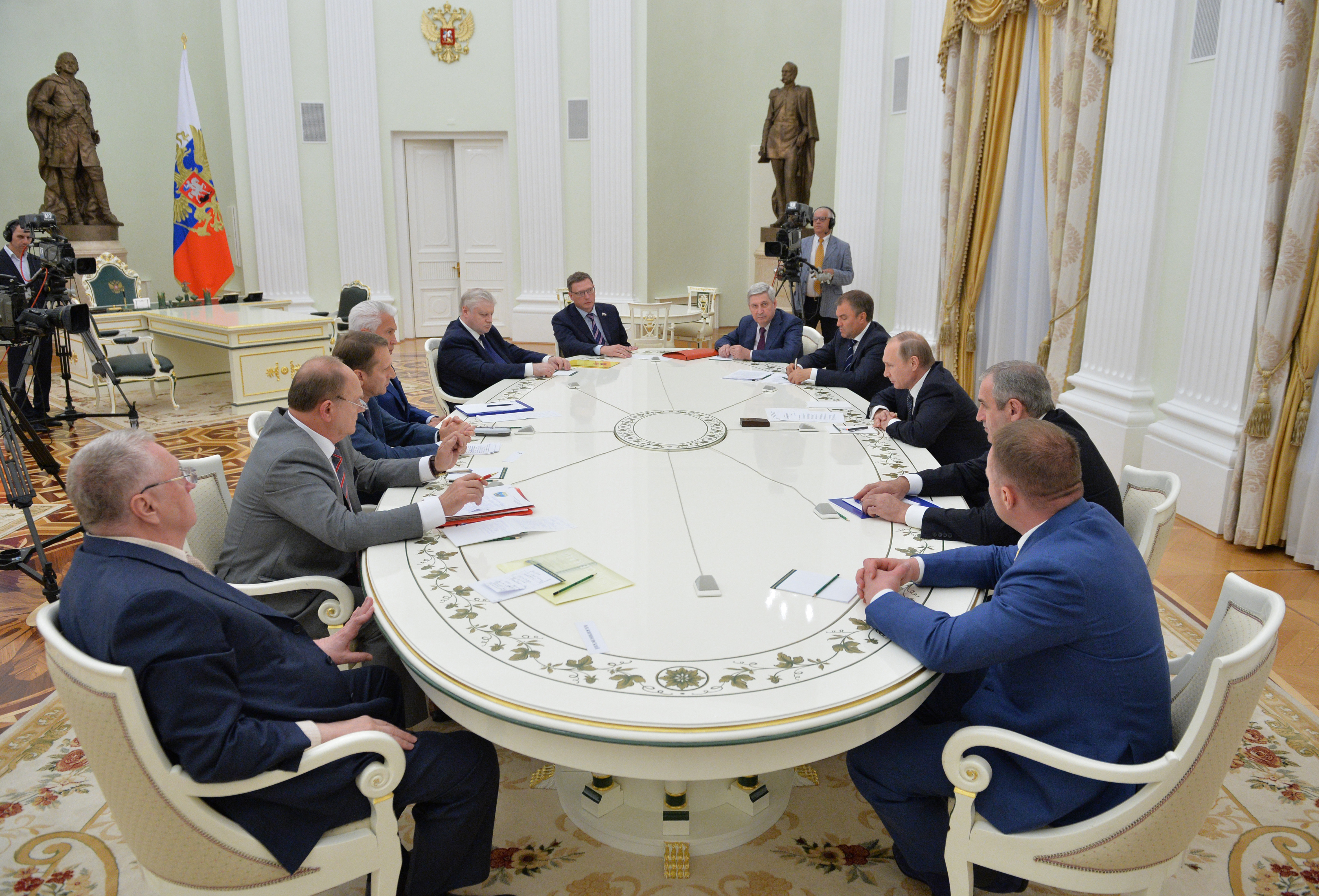 Владимира Путина с лидерами думских фракций