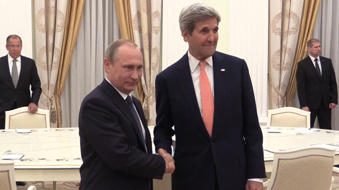 Владимир Путин и Джон Керри на официальной встрече в Кремле. Фото: &copy; L!FE