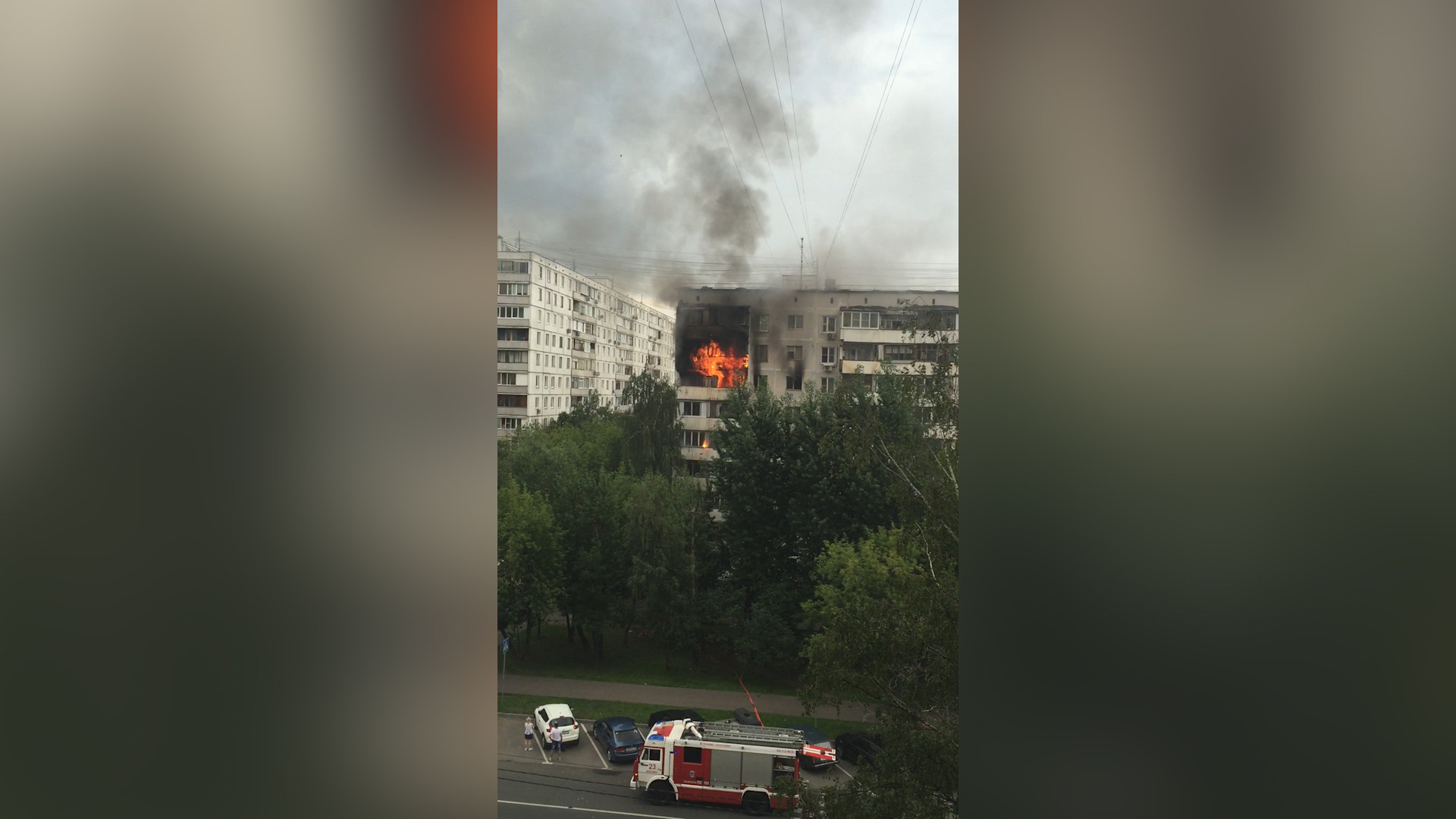 В Москве подъезд жилого дома эвакуировали из-за пожара