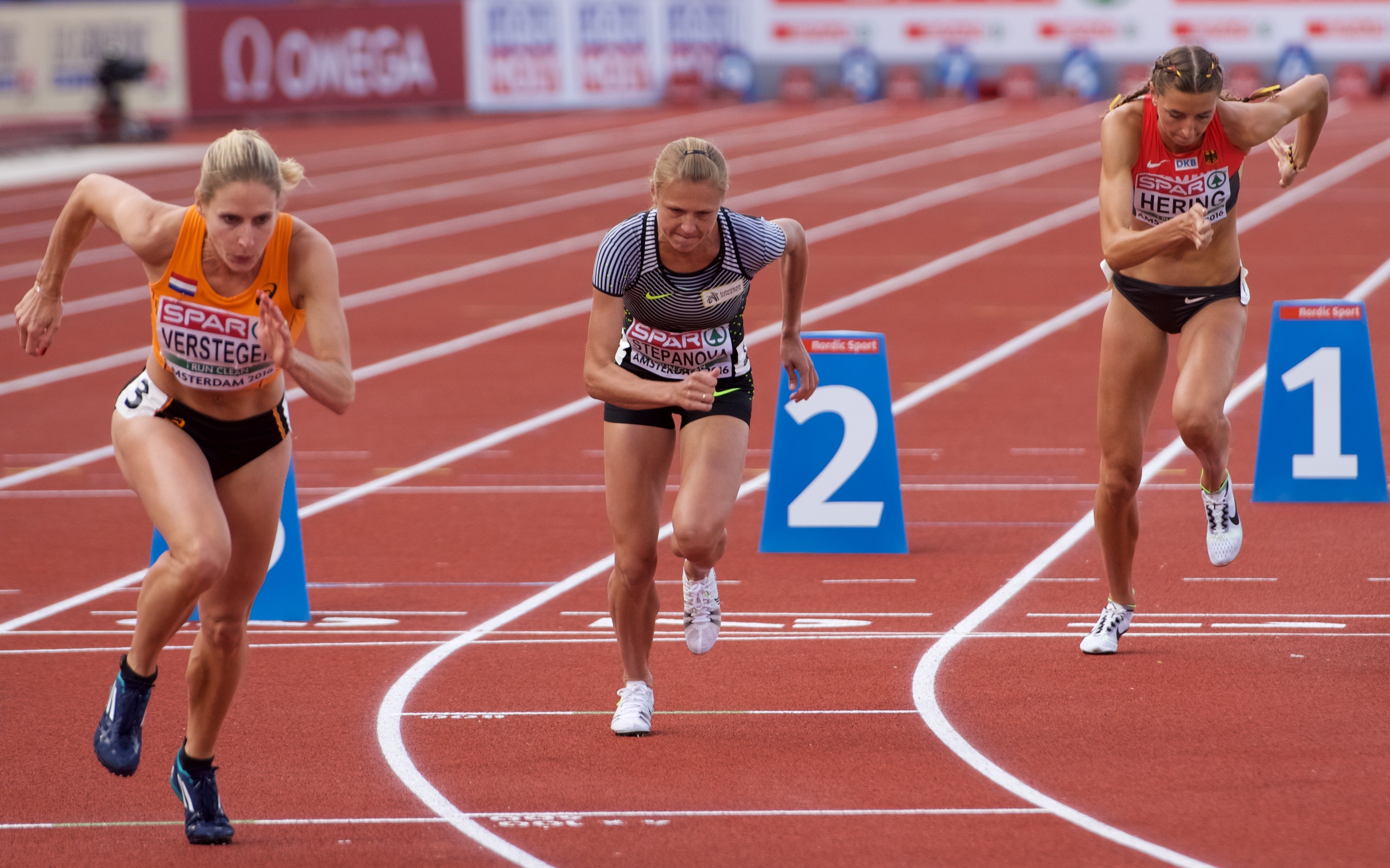 Высокая атлетика. 800м легкая атлетика. Катрин Краббе легкоатлеты Германии. Легкая атлетика старт. Легкая атлетика бег на короткие дистанции.