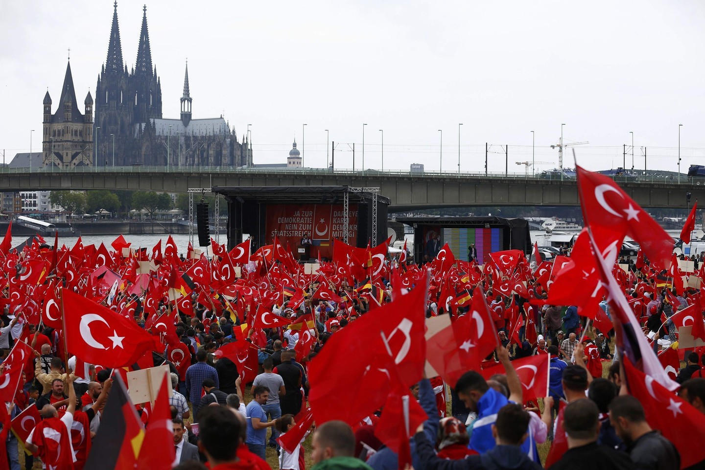 Turkey germany. Турецкая диаспора в Германии. Турки в Берлине. Немецкие турки. Турецкие диаспоры в Европе.