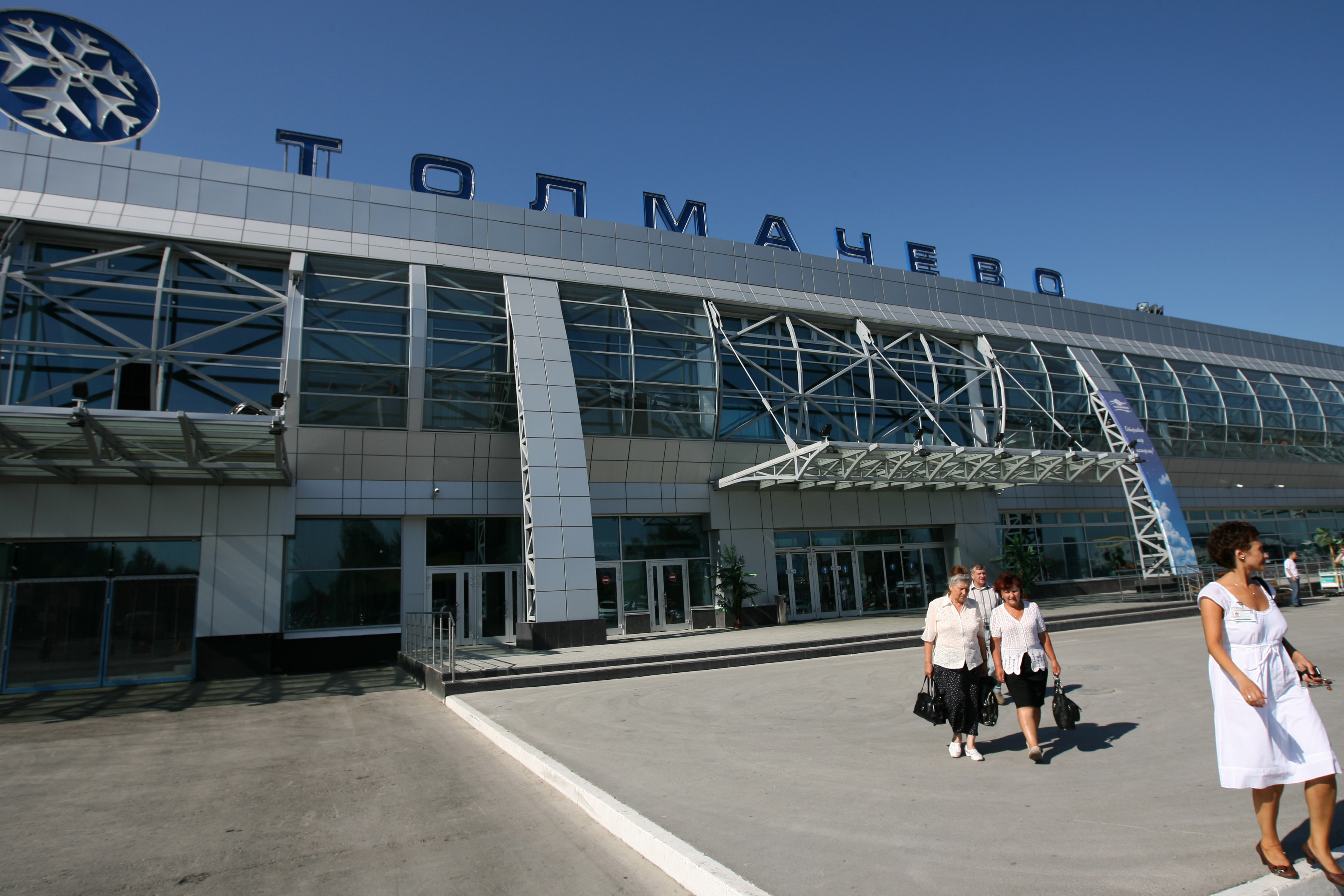 Аэропорт 12 новосибирск. Аэропорт г Новосибирск толмачёво. Ман аэропорт Толмачево. Аэропорт толмачёво впп2. Аэропорт Толмачево Новосибирск летом.
