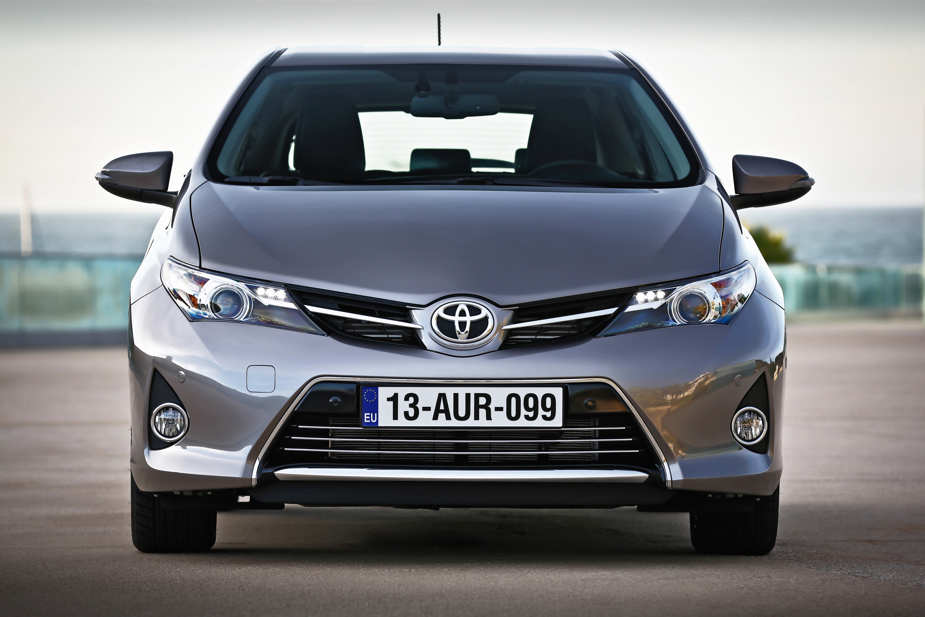 Виды тойот. Тойота аурис 2013. Toyota Auris 2013. Toyota Auris II. Toyota Auris 2012.