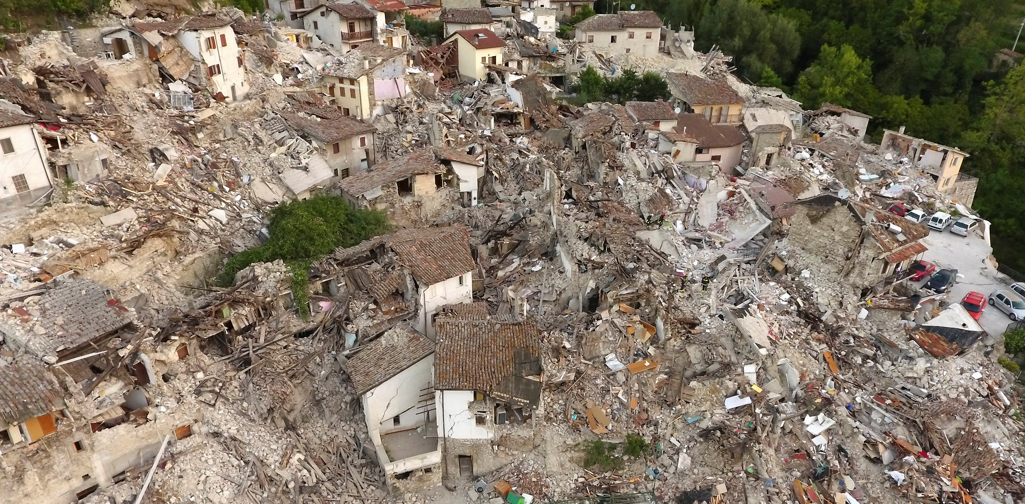 Города после землетрясений. Землетрясение в Италии 2022. Крако Италия до землетрясения. Катастрофические землетрясения. Город после землетрясения.