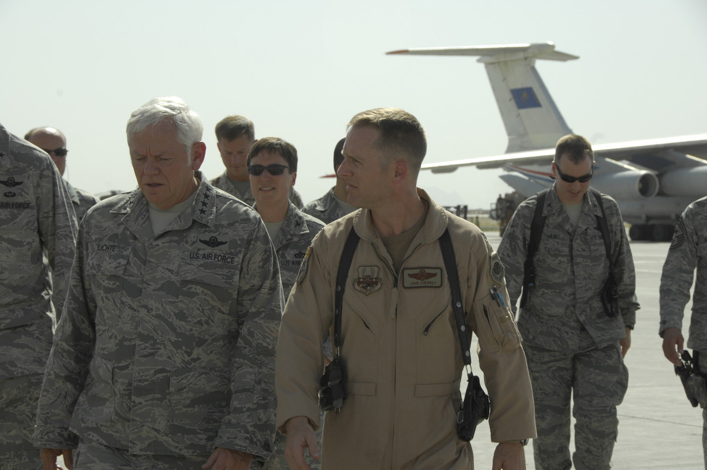 Артур Лихте (на фото слева). Фото:&nbsp;U.S. Air Force