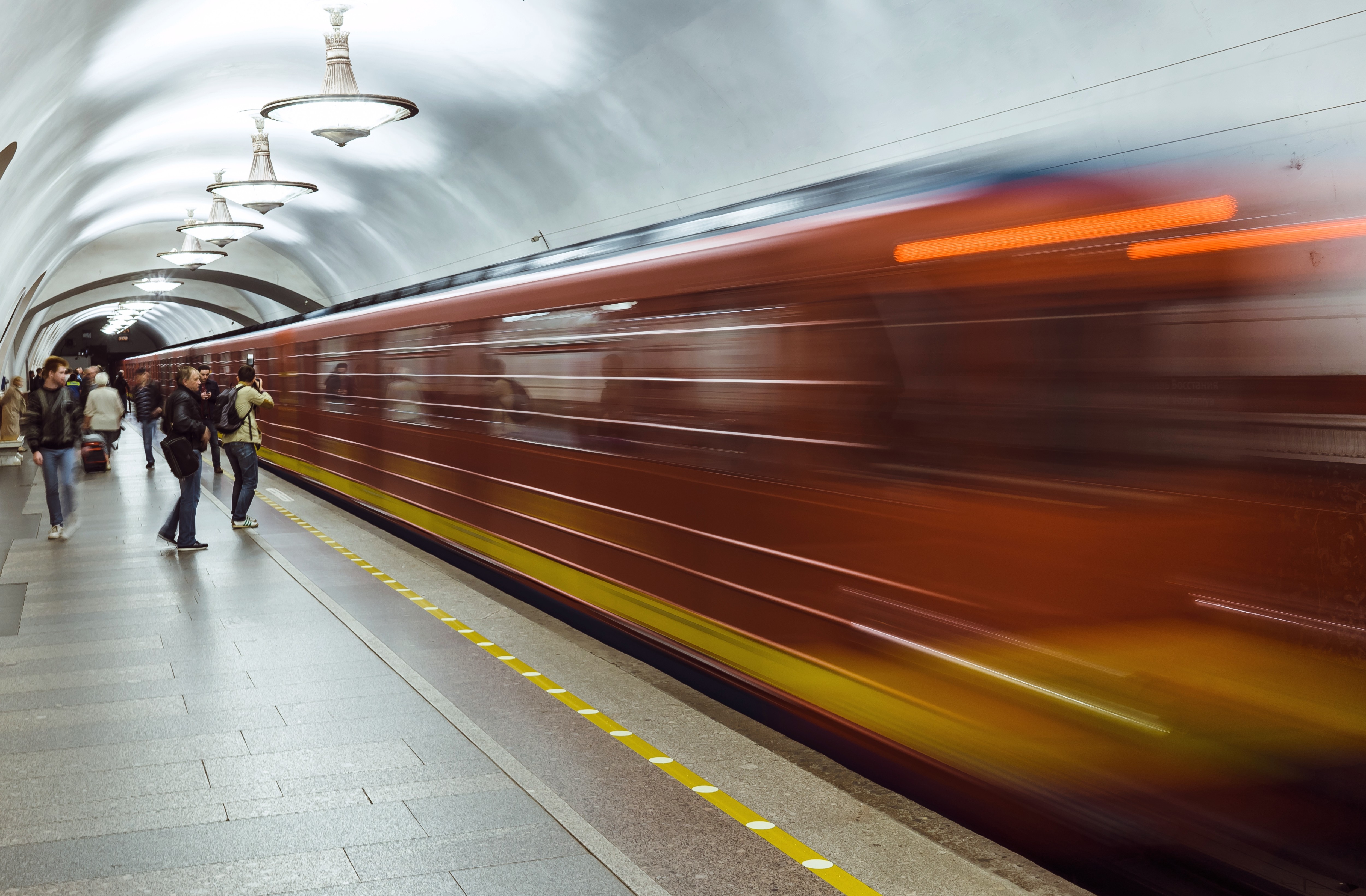 Сколько скорость поезда в метро