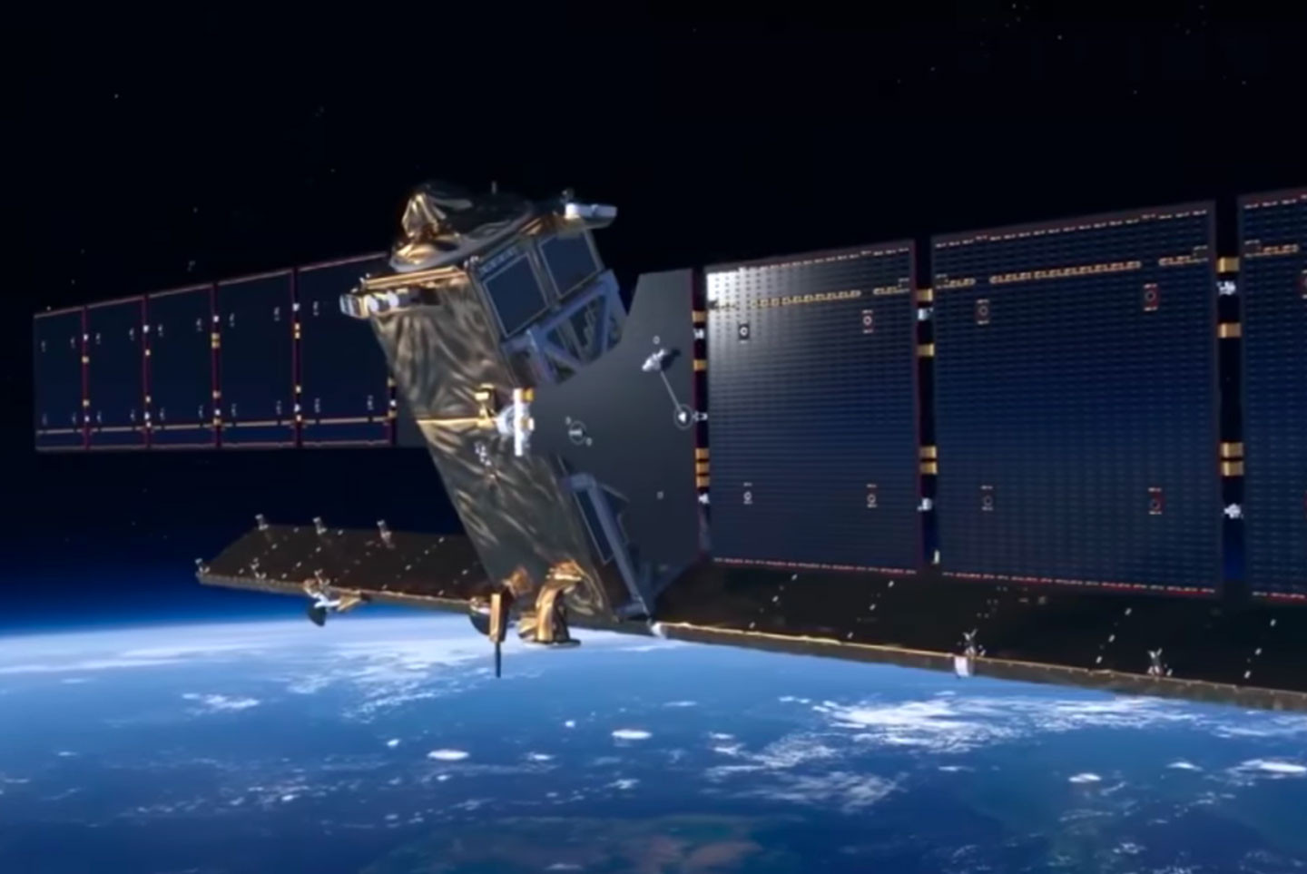 Кадр видео &ldquo;Space Particle Slams Into Satellite, Damages Solar Array | Video&rdquo;. Скриншот &copy; L!FE