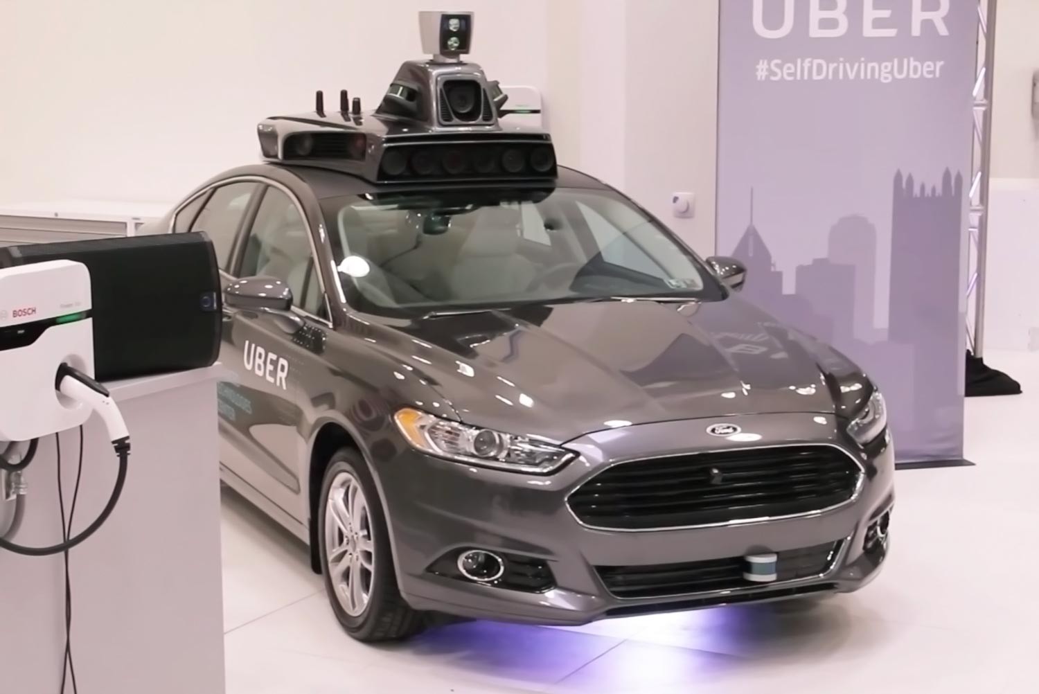 Кадр видео "Go for a Ride in Uber's Autonomous Car". Скриншот &copy; L!FE