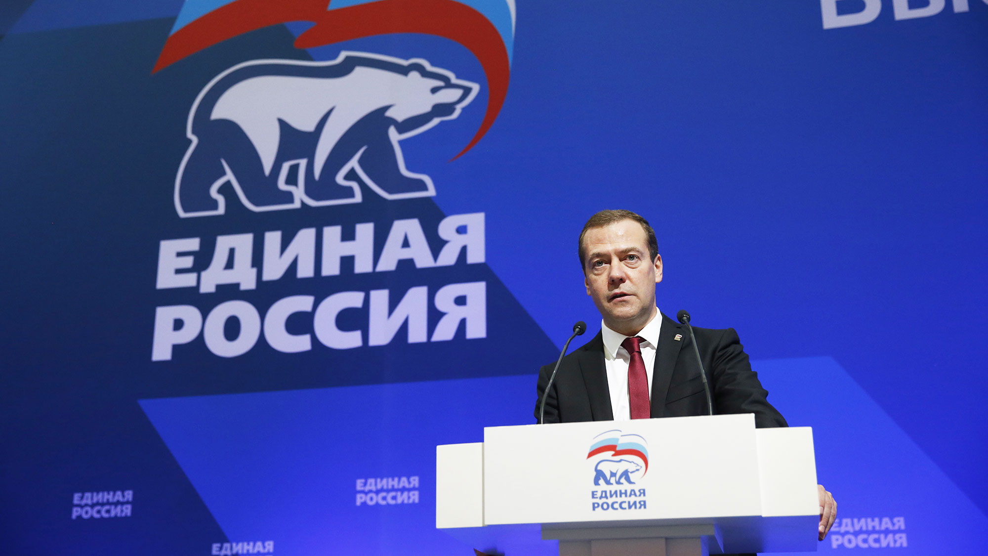 Председатель партии единая россия медведев